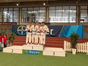 Benedict Sagat (zweiter von links) holt Gold -81Kg beim internationalen Bayer Cup u20 2022